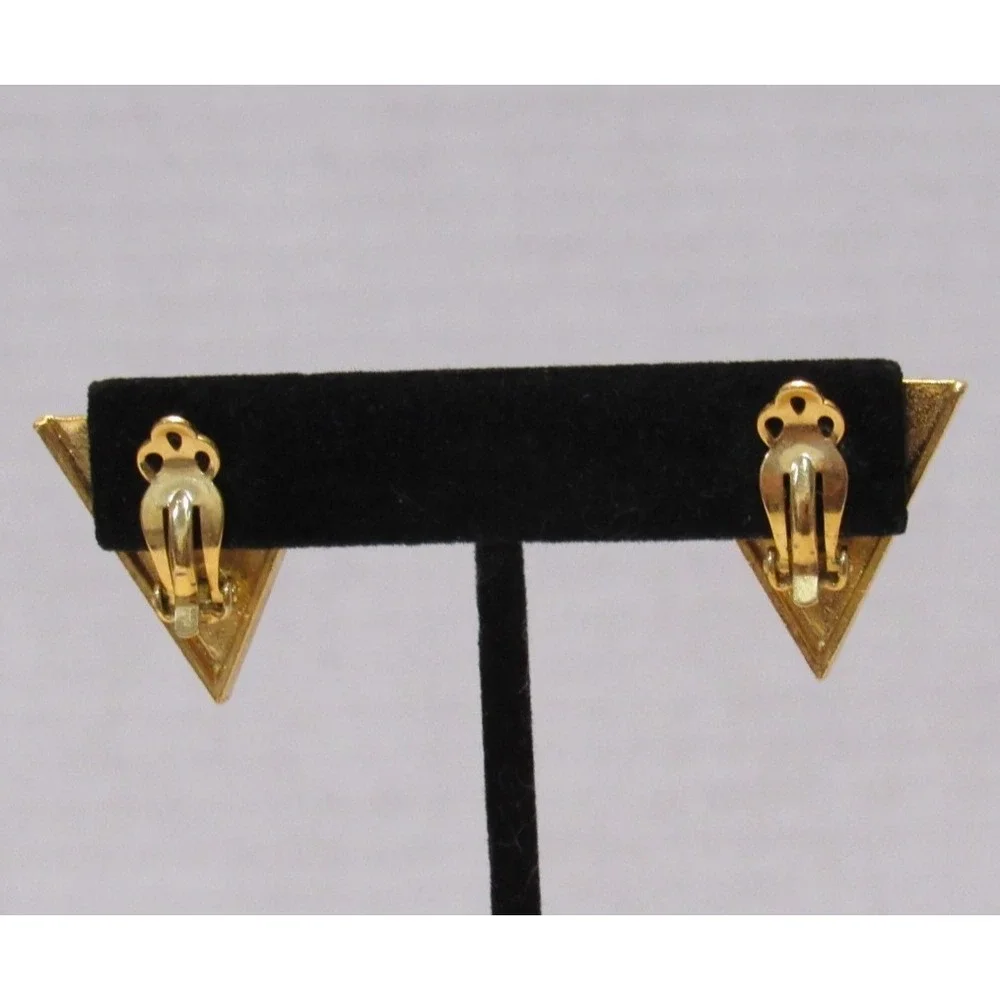 Vintage Gold Tone Triangle Chevron Clip On Earrings Textured Geometric 80s Style